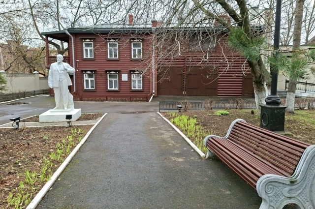 фото: В этом доме исключенный из Казанского университета Владимир Ульянов жил с сентября 1888 г. по май 1889 г. после ссылки в Кокушкино. 
