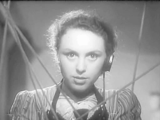 Валентина Караваева в боевом киносборнике «Наши девушки», 1942 г.