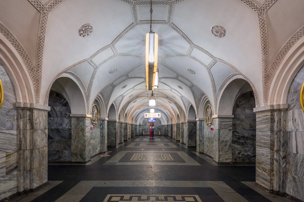Кольцевая линия метро, станция «Парк Культуры».