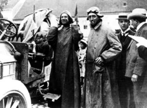 Принц Сципион Боргезе (слева) во время автопробега.