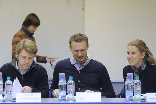 Члены Координационного совета оппозиции Владимир Ашурков, Алексей Навальный, Любовь Соболь. 2012 год