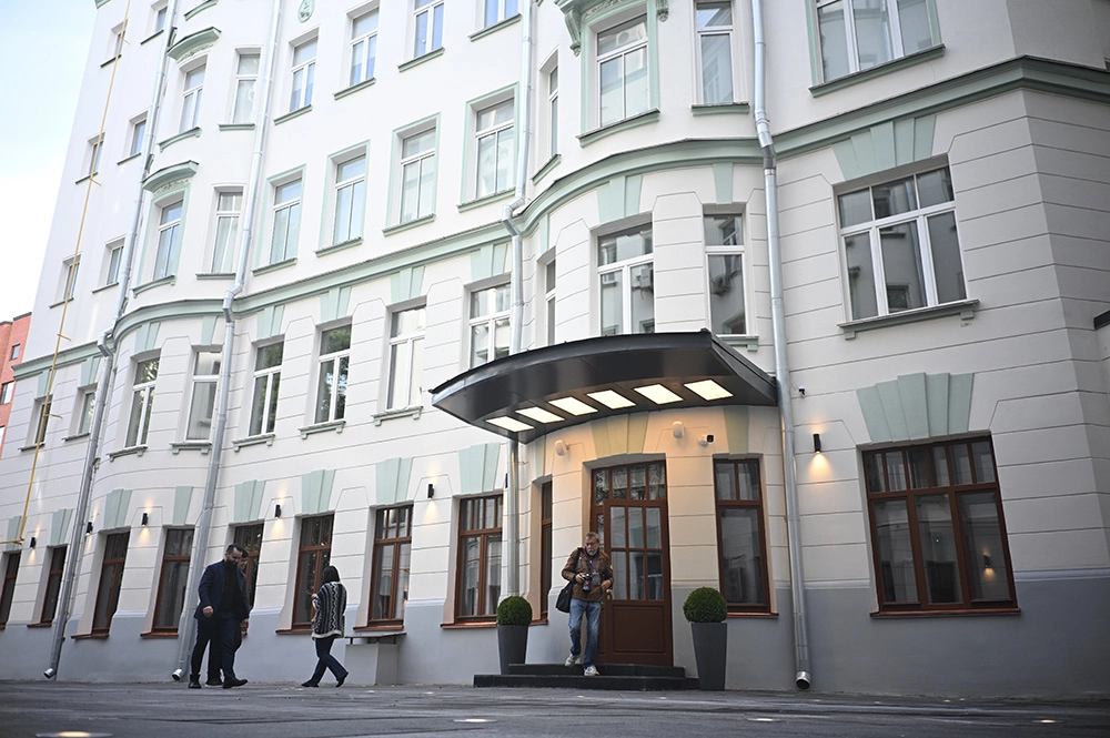 Дом на улице Чаплыгина, в котором Московский театр Олега Табакова занимает подвал и первый этаж.