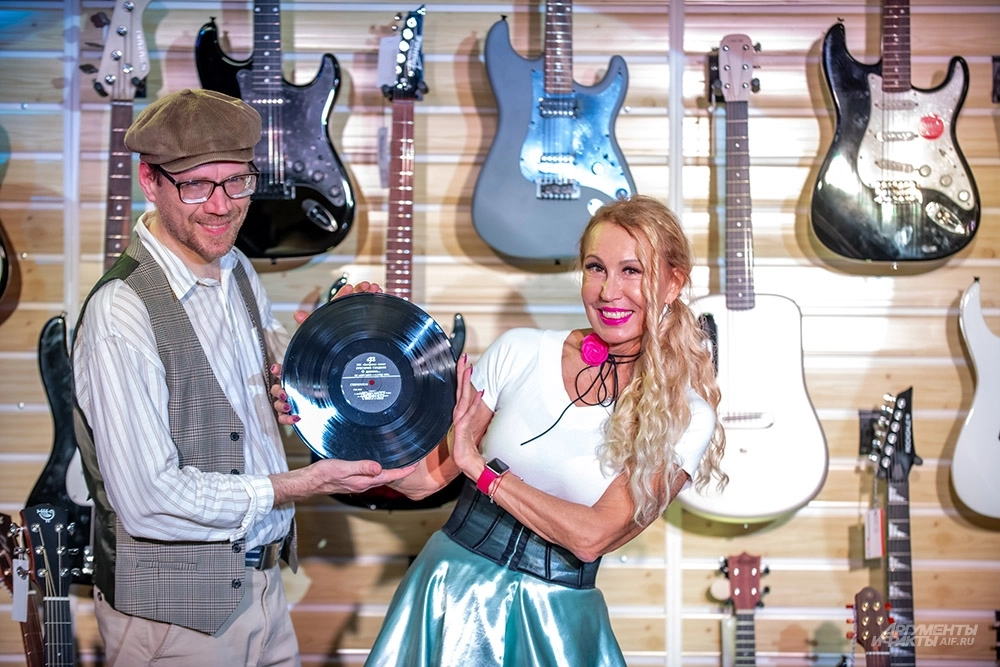 
 Костей не ломит. 64-летняя Люсьен Сергеева исполняет свинг не хуже молодых    