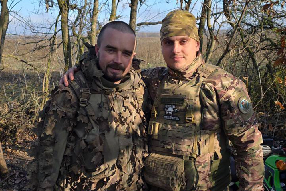 Александр Кузнецов с боевым товарищем под позывным «Ашот».