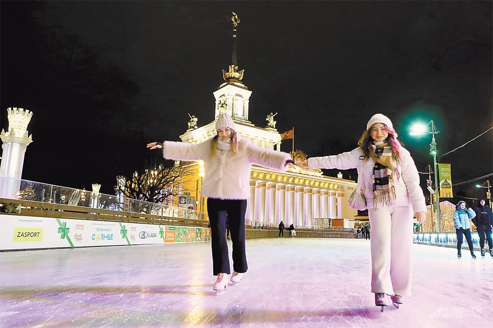 И как же не зайти на главный городской каток на ВДНХ!