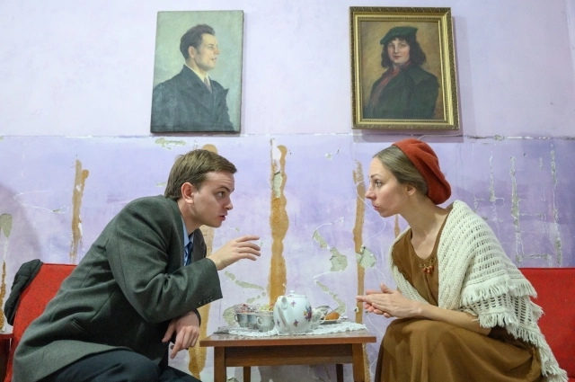 Актеры сыграли художников - Марину и Константина.