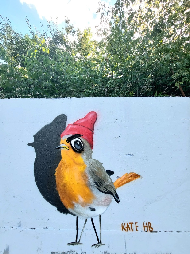 Тверская художница нарисовала злую птицу в красной шапочке