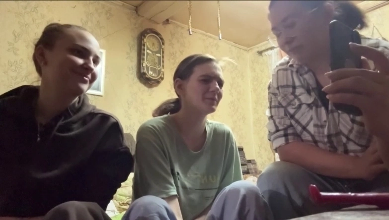 Наталья поговорила с сестрой.