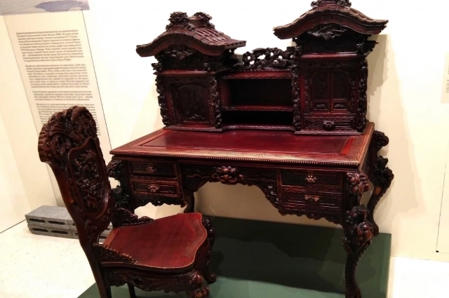 На выставке представлена мебель из дома Ушковых в Казани в китайском стиле была сделана в 1910 г. на Нижегородской ярмарке.