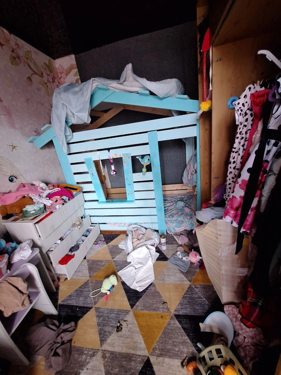 Дети жили в ужасных условиях. 