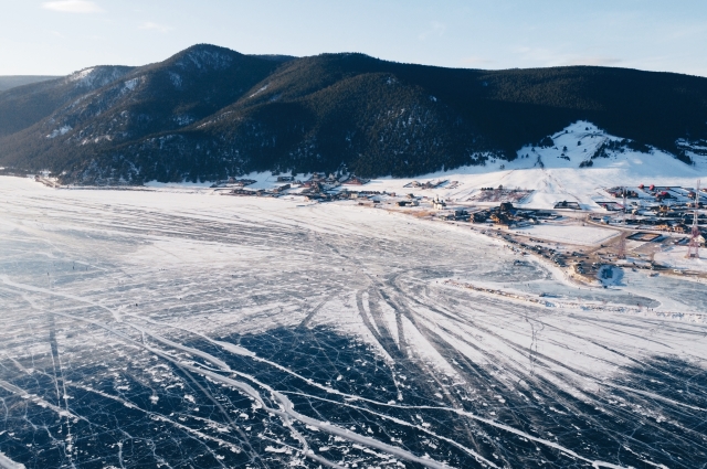 Так выглядит Байкал зимой. 
