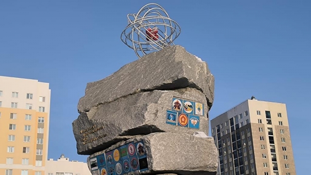 Памятник «Атому» — символ науки.