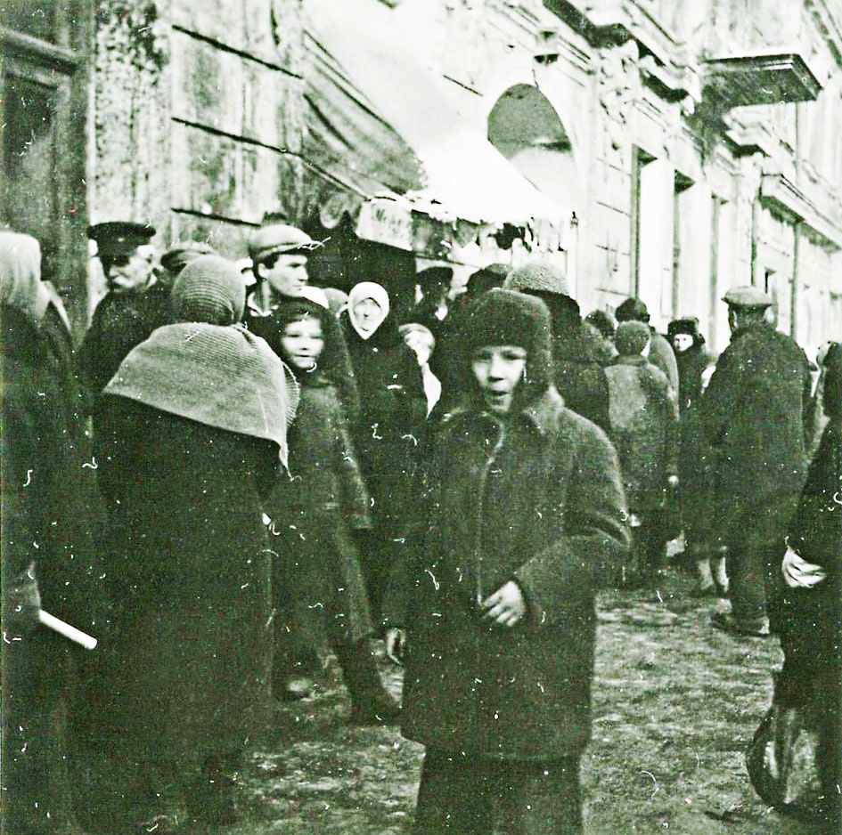 На симферопольском рынке, 1942 г.