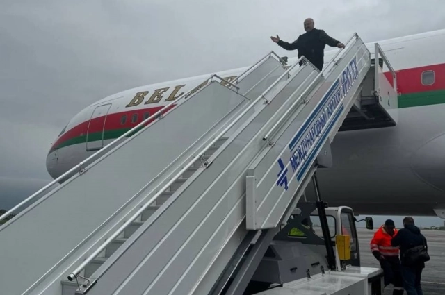 Самолёт президента Белоруссии Александра Лукашенко приземлился в иркутском аэропорту.