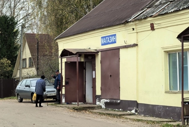 В селе остался маленький магазинчик.