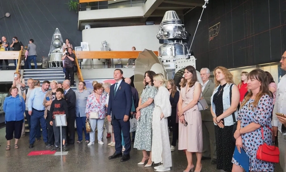 В открытии выставки принял участие 113-й космонавт России Сергей Ревин.