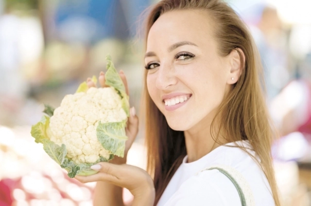 Цветная капуста может быть белой, зеленой и фиолетовой.