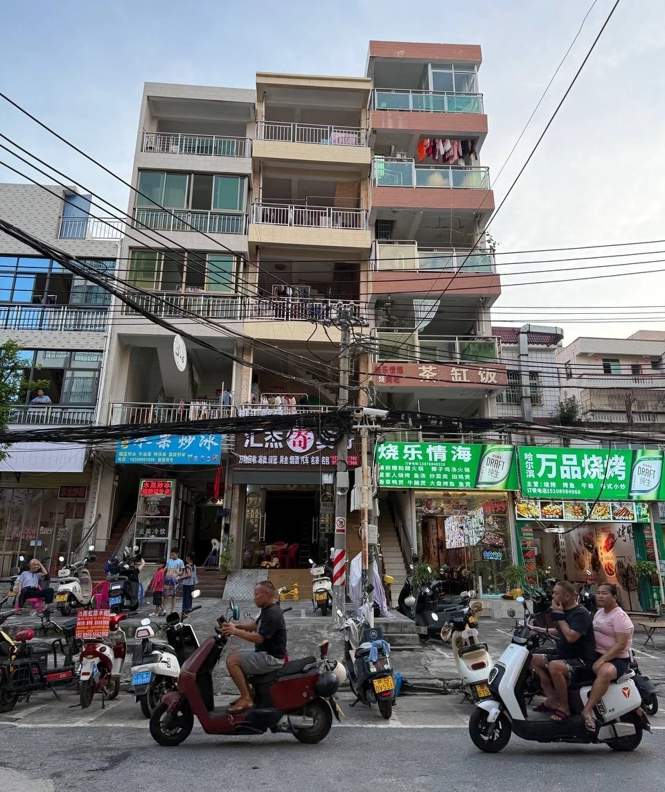 Китай - очень колоритное место.