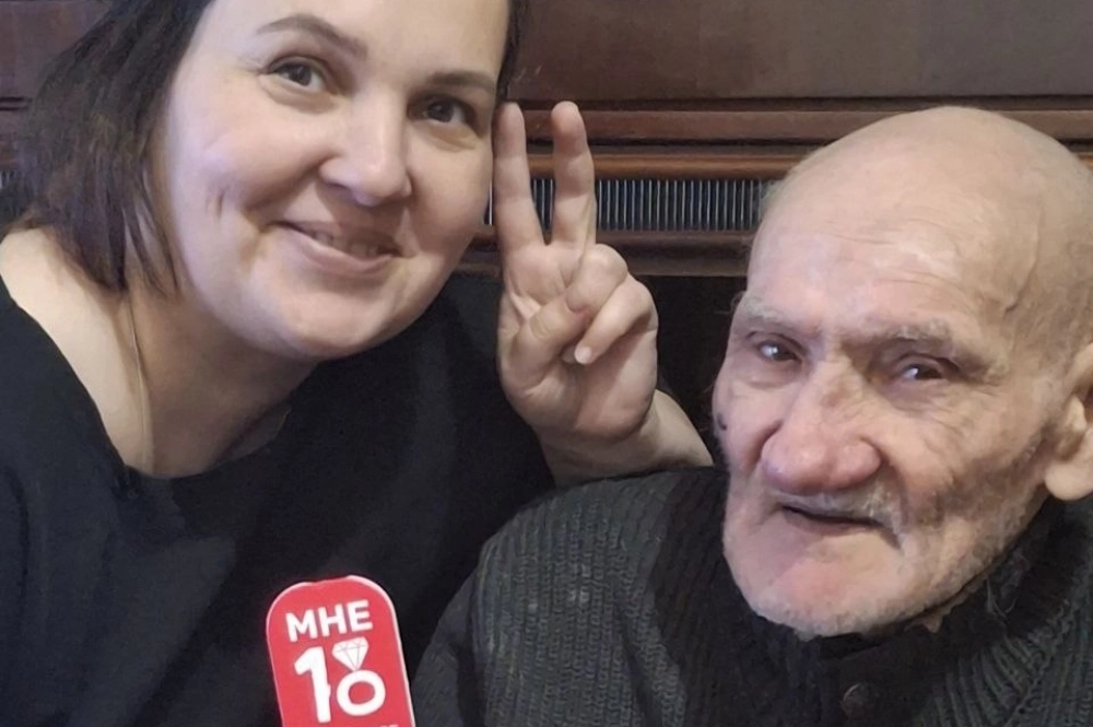 Разве не похожи внучка с дедом?