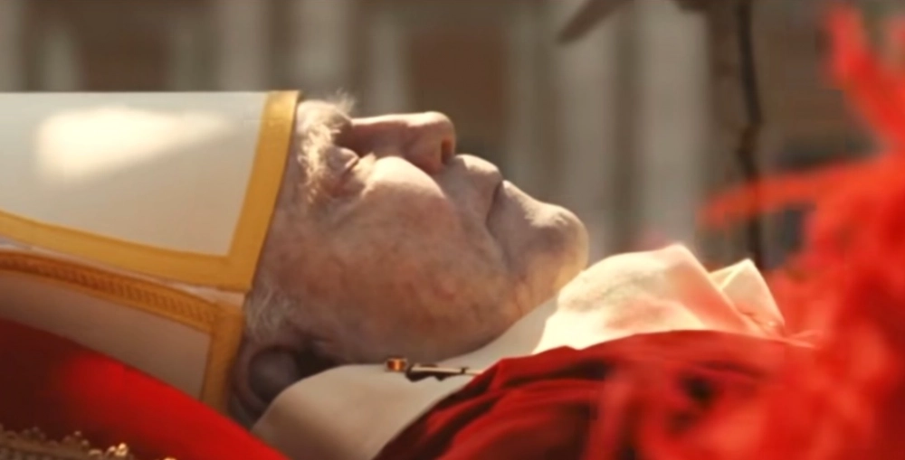 Сюжет фильма начинается со смерти Папы Римского.