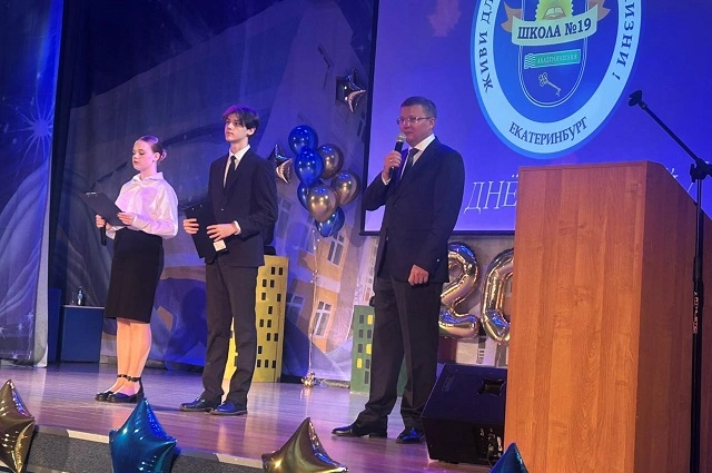 Артём Жога поздравил школьников Екатеринбурга с Днём знаний