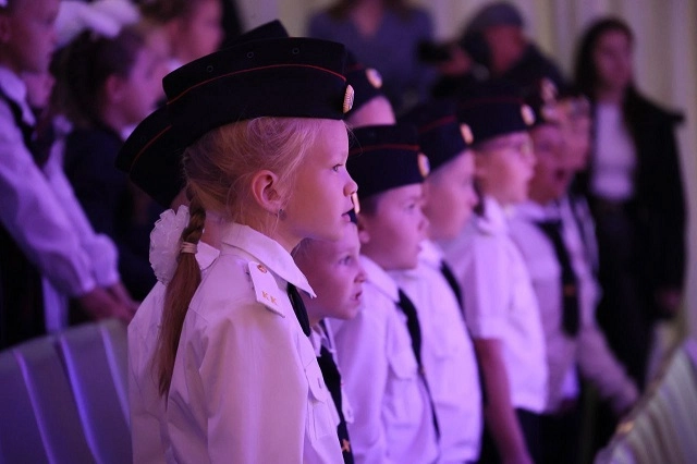 Артём Жога поздравил школьников Екатеринбурга с Днём знаний