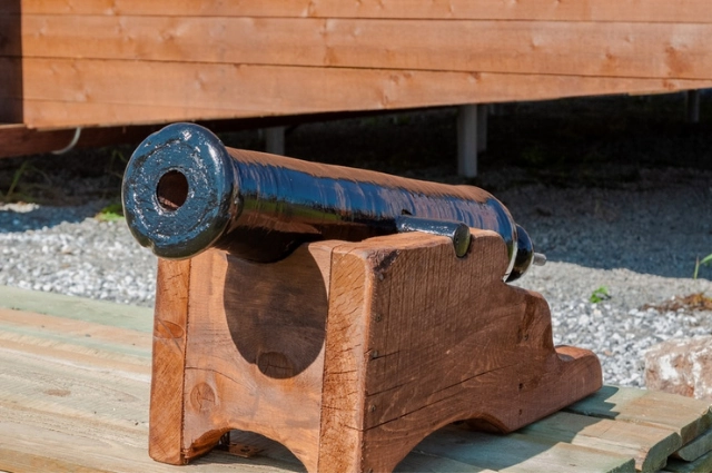 По своему локтю. В Староуткинске вновь сколочена барка сплавщиков