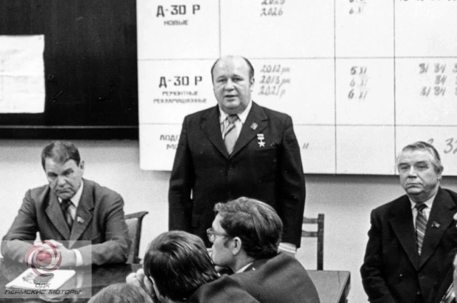Совещание, которое проходило в Перми в 1981 г. перед отъездом инженера на работу в столицу.