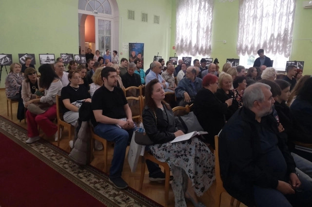 На презентации в библиотеке имени Горького.