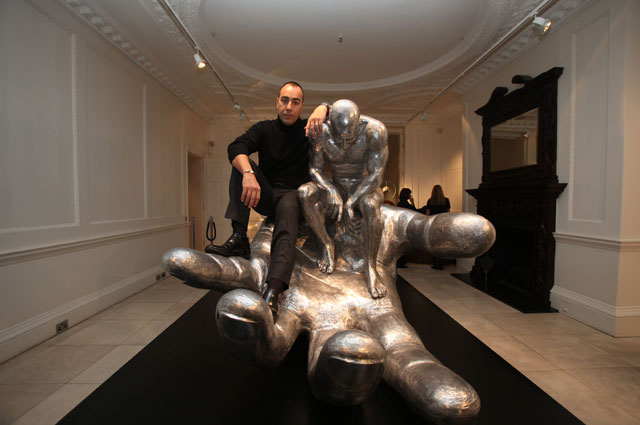 «Рука Бога», итальянский скульптор Лоренцо Куинн