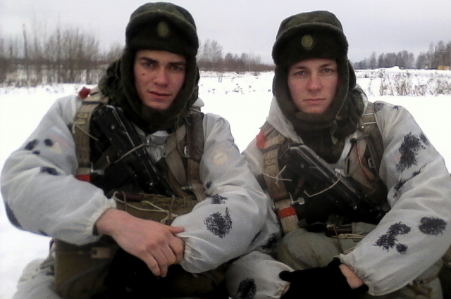Илья и Никита Потякины вместе служили в ВДВ, а сейчас работают в уголовном розыске.