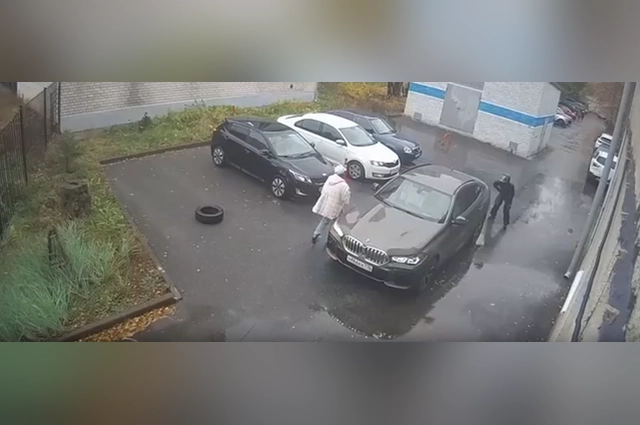 Неизвестный выслеживал женщину на протяжении нескольких дней.