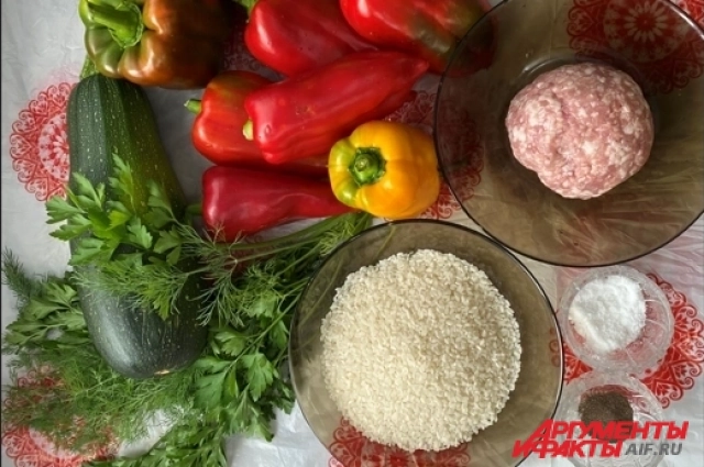 Фаршированный перец — блюдо, знакомое с детства: аромат пряного фарша, рассыпчатый рис, сладковатая мякоть перца… 