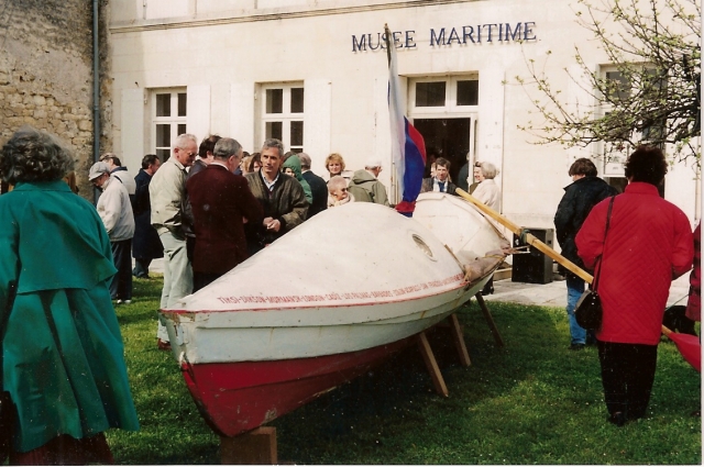 Лодка Смургиса у морского музея в Ла Трамбладе. 