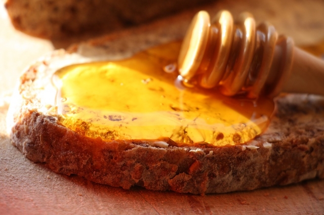 Мед издавна используют во множестве рецептов народной медицины. 