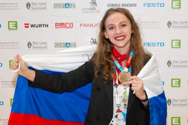 Вероника Салатова, золотая медалистка Чемпионата EuroSkills Graz 2021 в компетенции «Визуальный мерчендайзинг»