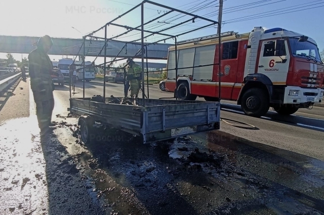 В прицепе находились не только канистры с бензином. 