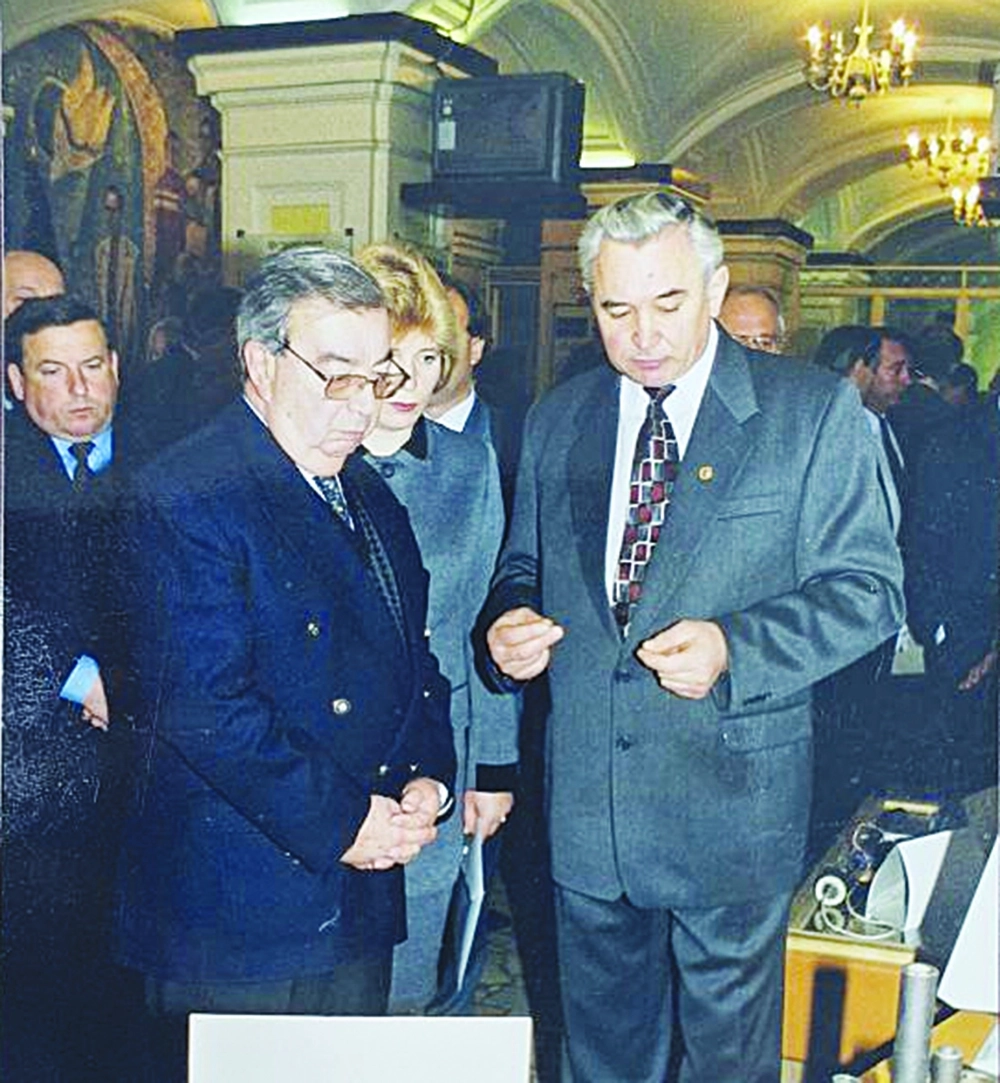 Владимиру Волхичину не раз приходилось принимать высоких гостей. На этом фото он с Евгением Примаковым.