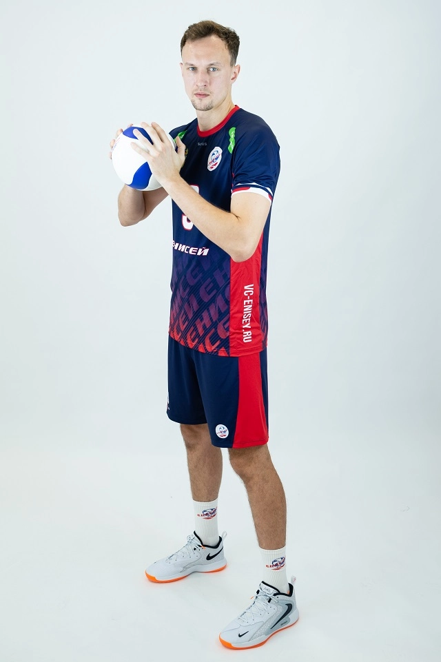 Денис знает людей, которые выше него