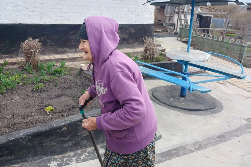 Задонцы зовут пенсионерку «святой бабулей».