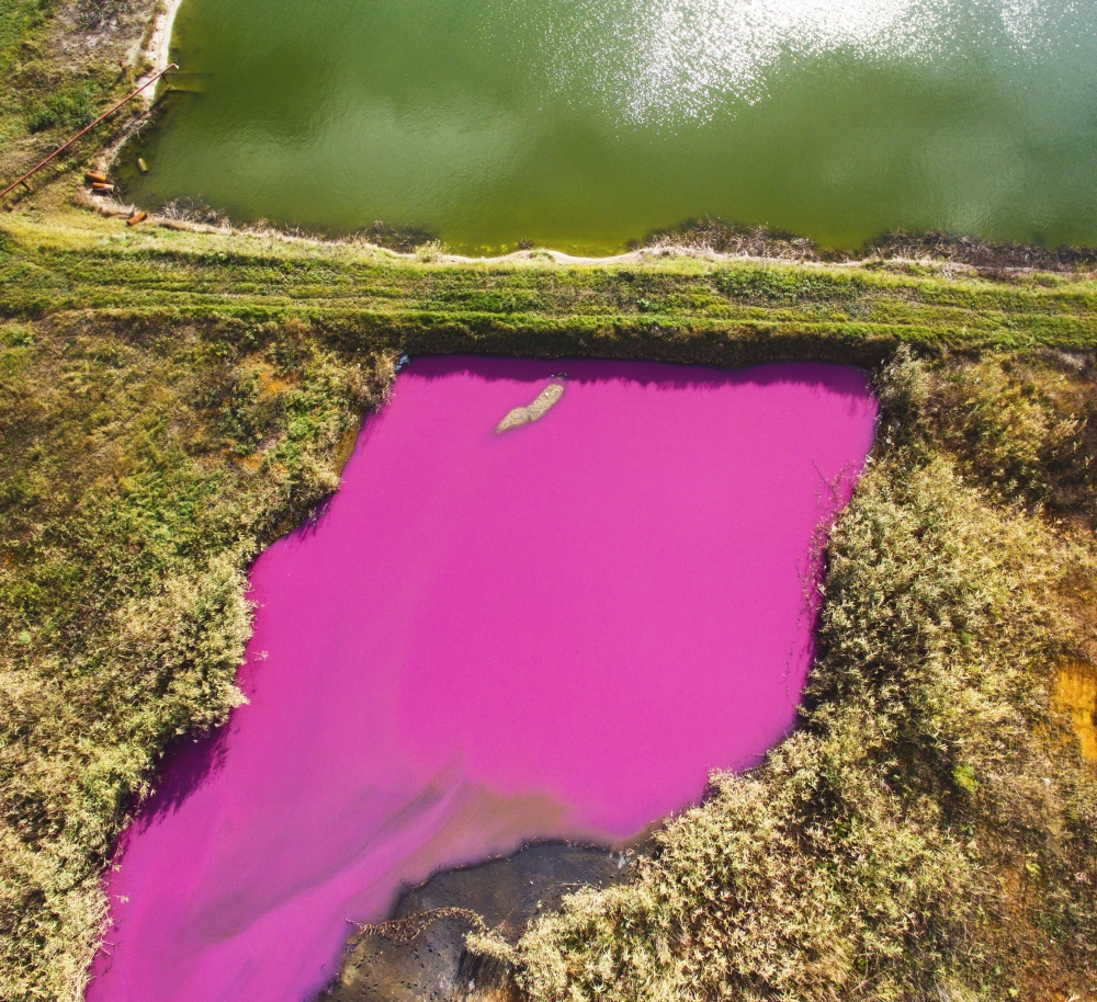 Водоем который окрашивается в нежно розовый цвет. Озеро красное Ставропольский край. Озеро Довсун. Розовое озеро Ставропольский край. Розовая река.