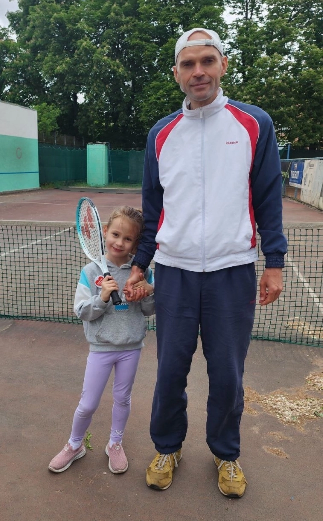 Теннис развивает концентрацию внимания, дисциплину и целеустремлённость – эти качества способствуют изучению английского.