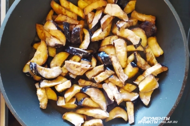 Для приготовления овощи можно или запечь, или обжарить.