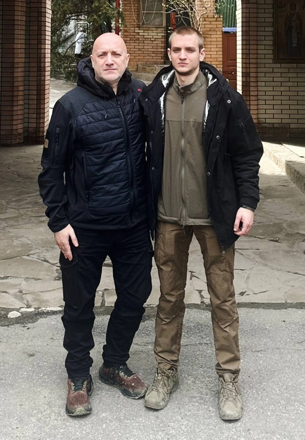 Захар Прилепин с сыном Игнатом.