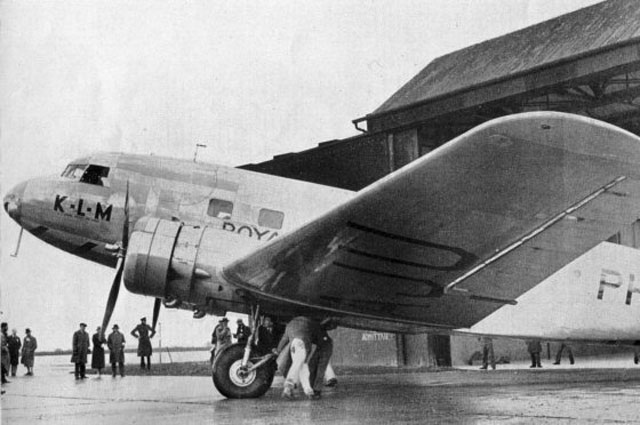 Douglas DC-2.