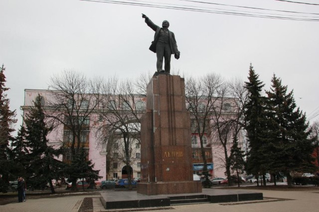 Так выглядит памятник Ленину в Ярославле. 