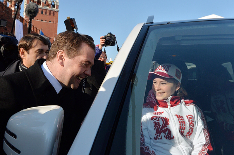 Председатель правительства России Дмитрий Медведев и олимпийская чемпионка в фигурном катании Юлия Липницкая