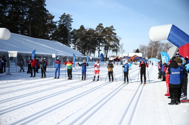 Лыжная база находится на стадионе «Локомотив» в поселке Юдино