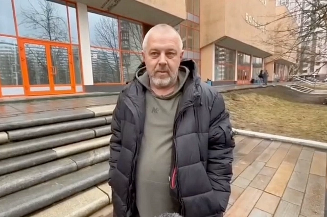 Валентин Королев рассказал, что его сын уже встает и играет.