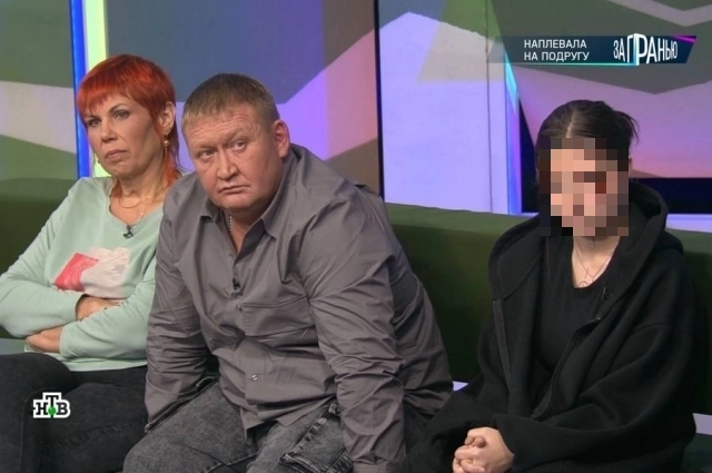 Ангелина со своими родителями.